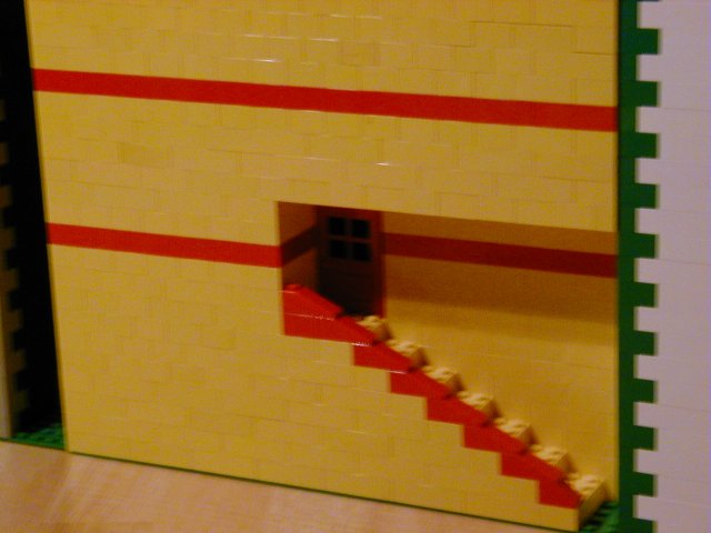 yellowandredstairs01.jpg