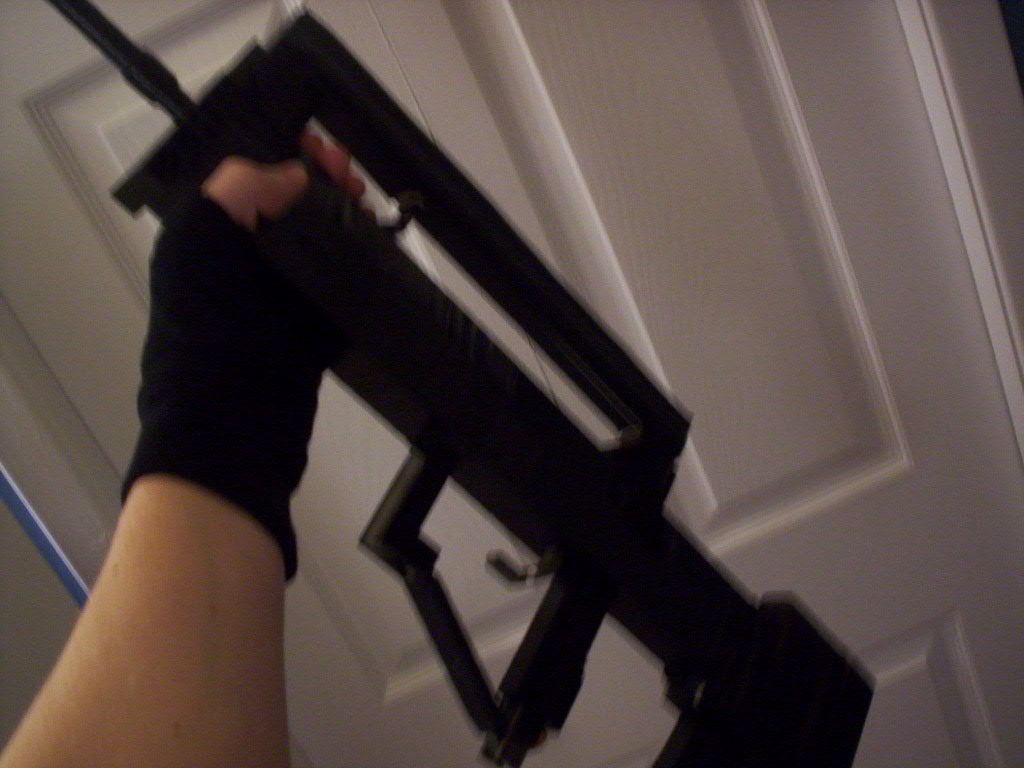 famas_2.jpg