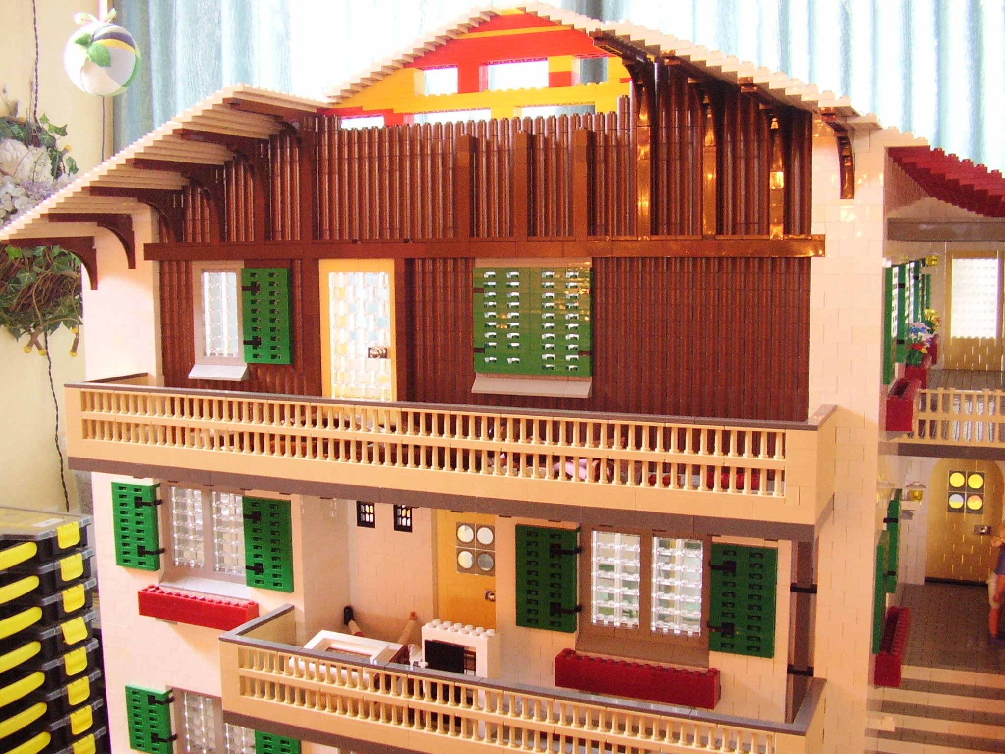 24_wooden_facade.jpg