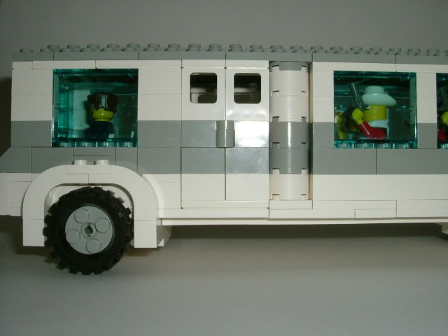 white-bus-03.jpg