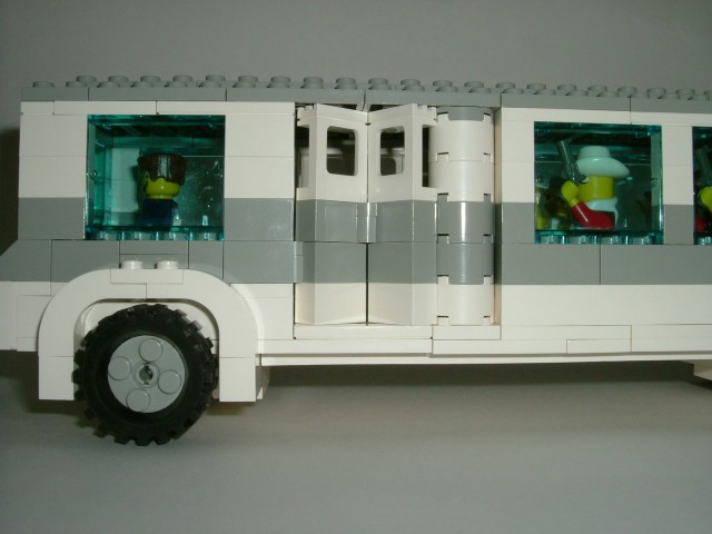 white-bus-04.jpg