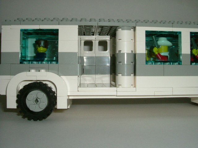 white-bus-05.jpg