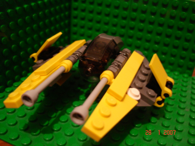 mini_jedi_starfighter_m.jpg