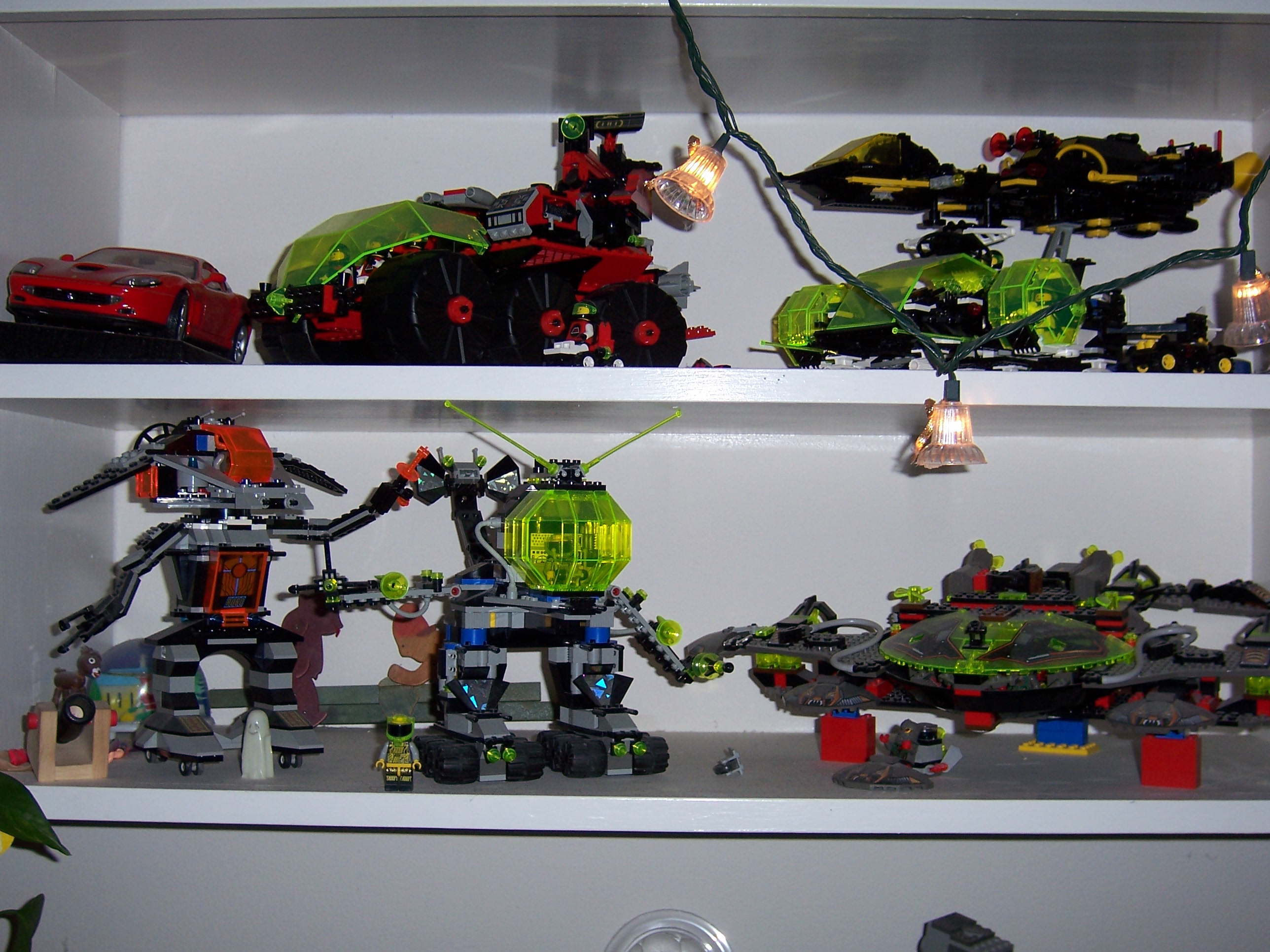 robo_and_space_shelf.jpg