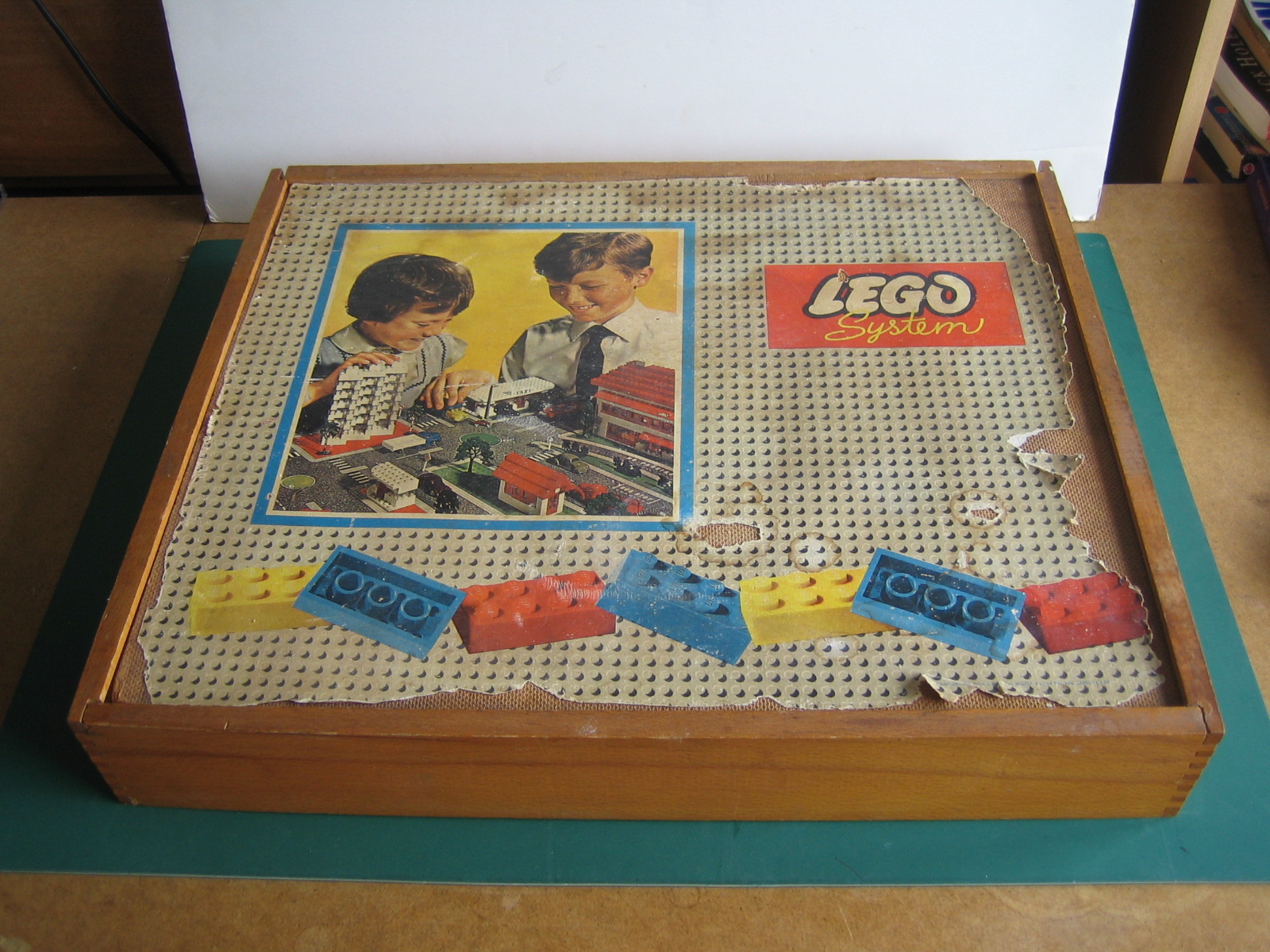 700_box.jpg
