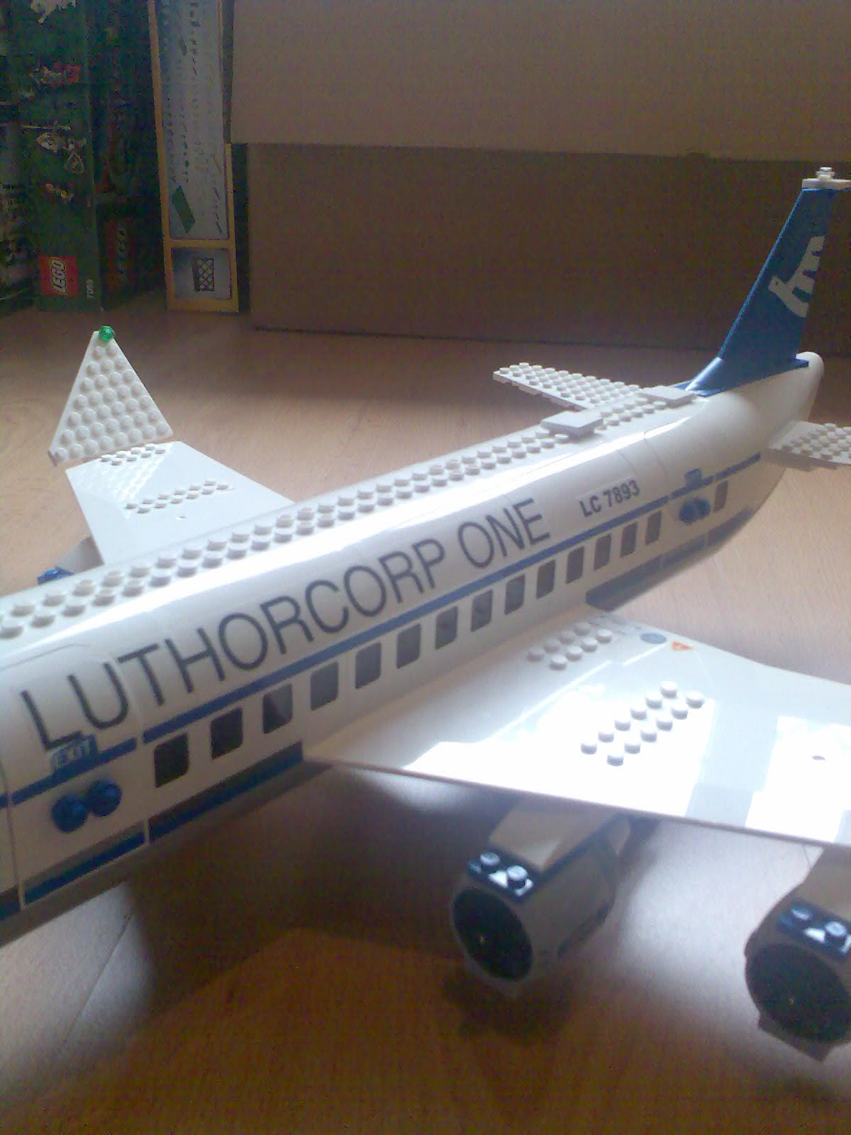 luthorcorp_plane_2.jpg