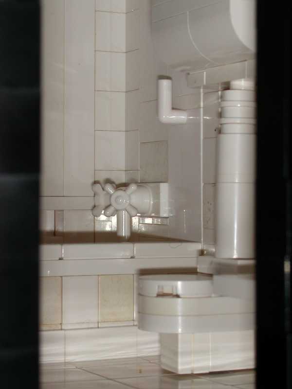 1stbathroom05.jpg