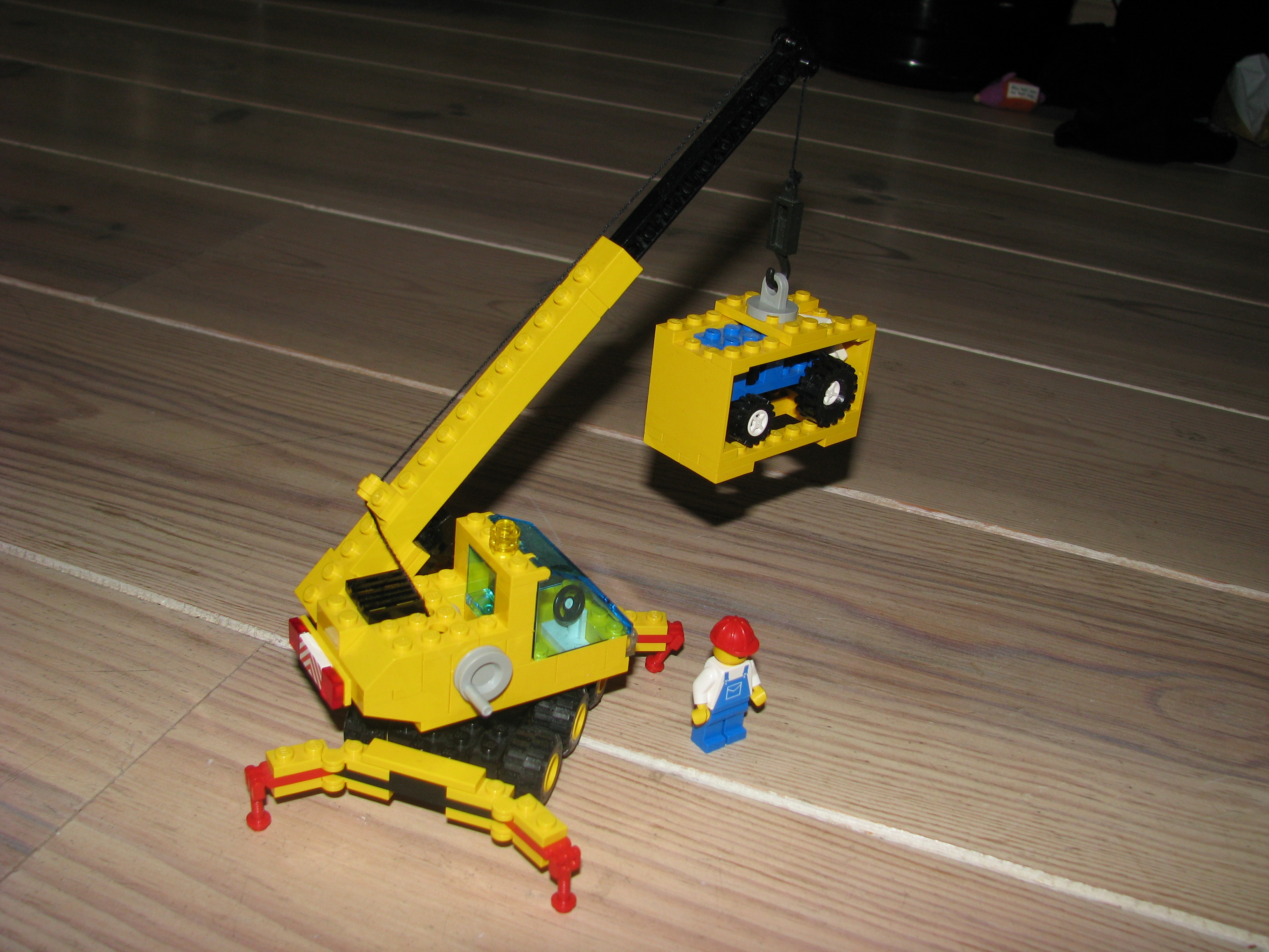 6352-cargomaster_crane-3.jpg