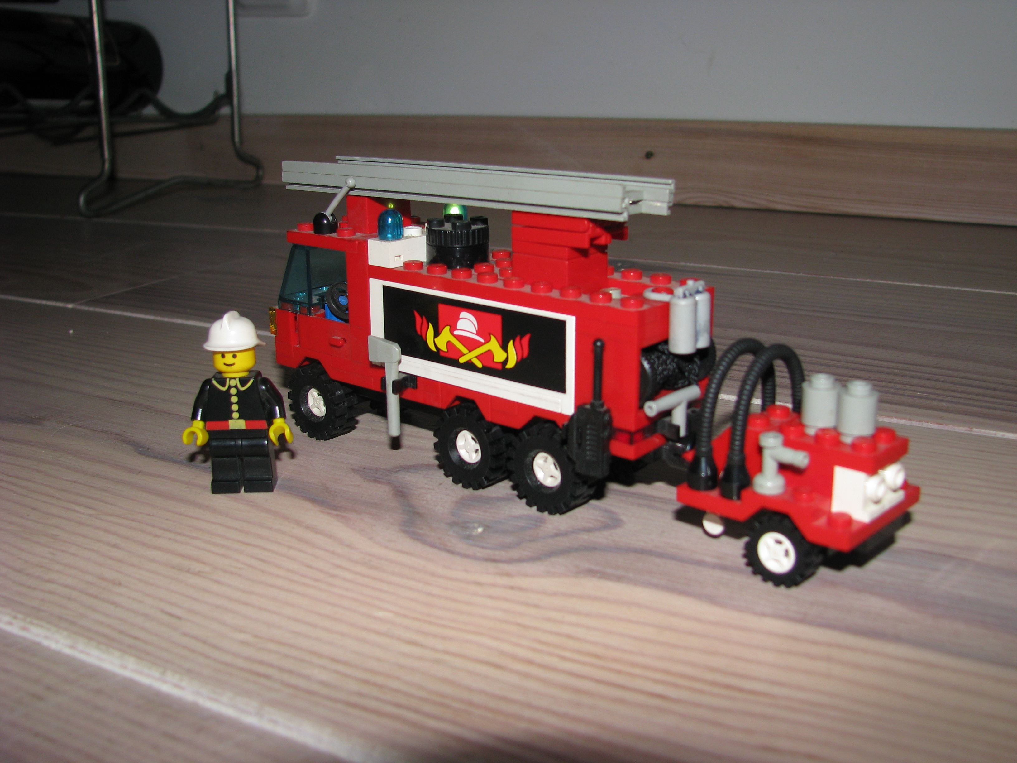 6480-hook_and_ladder_truck-3.jpg