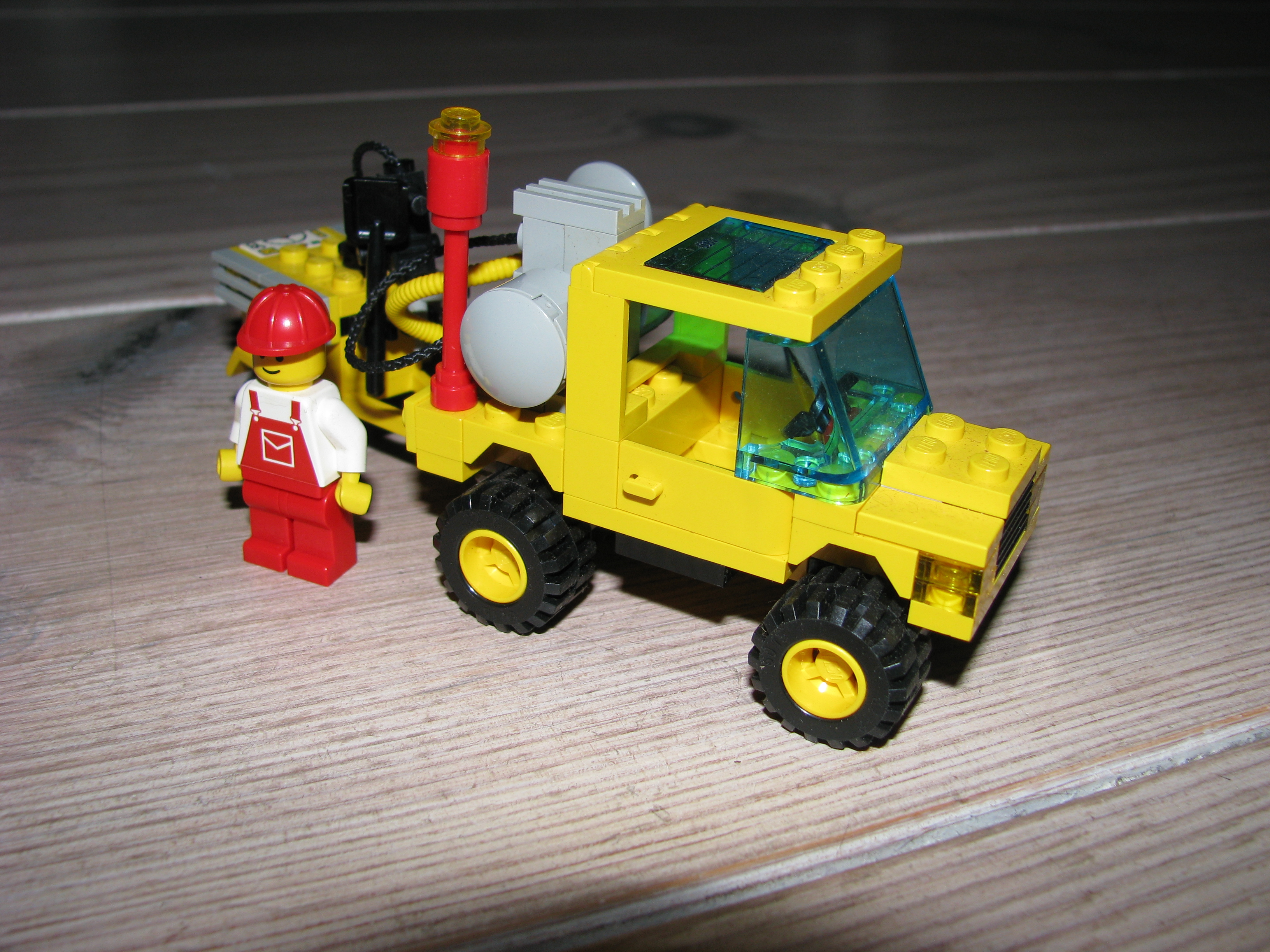 6667-road_repair_car-2.jpg