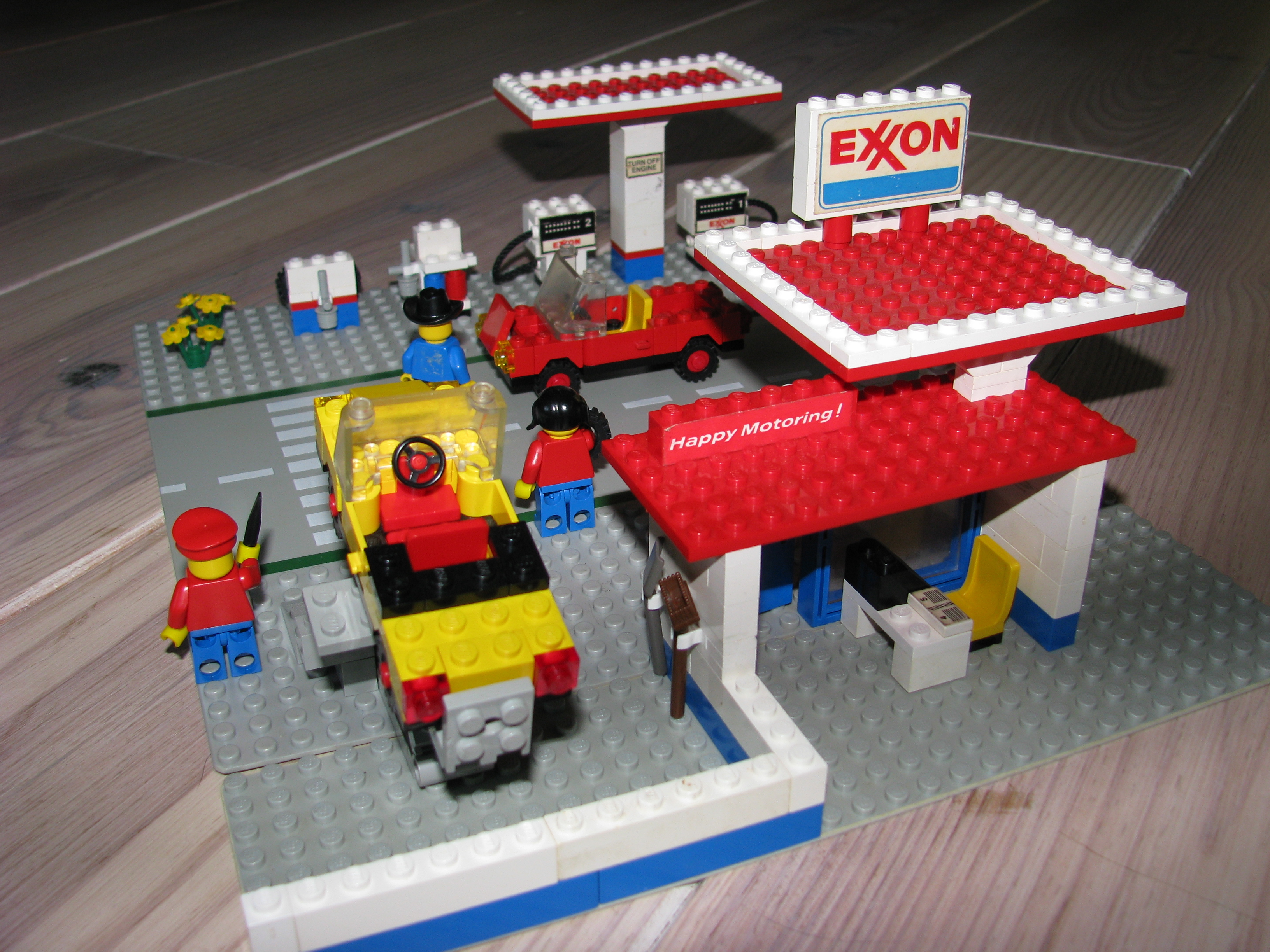 6375-exxon_gas_station-3.jpg