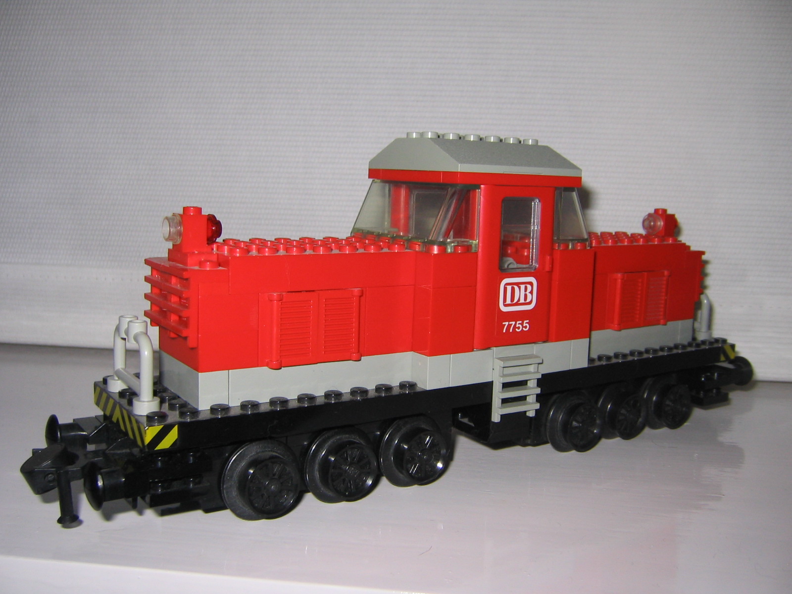 7755-lego-train.jpg