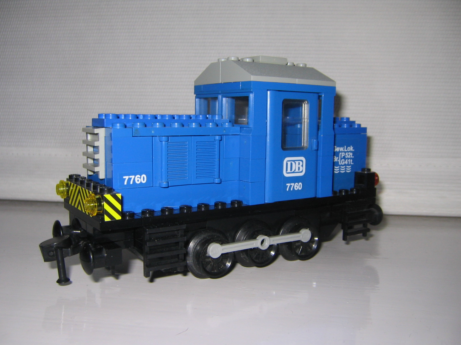 7760-lego-train.jpg