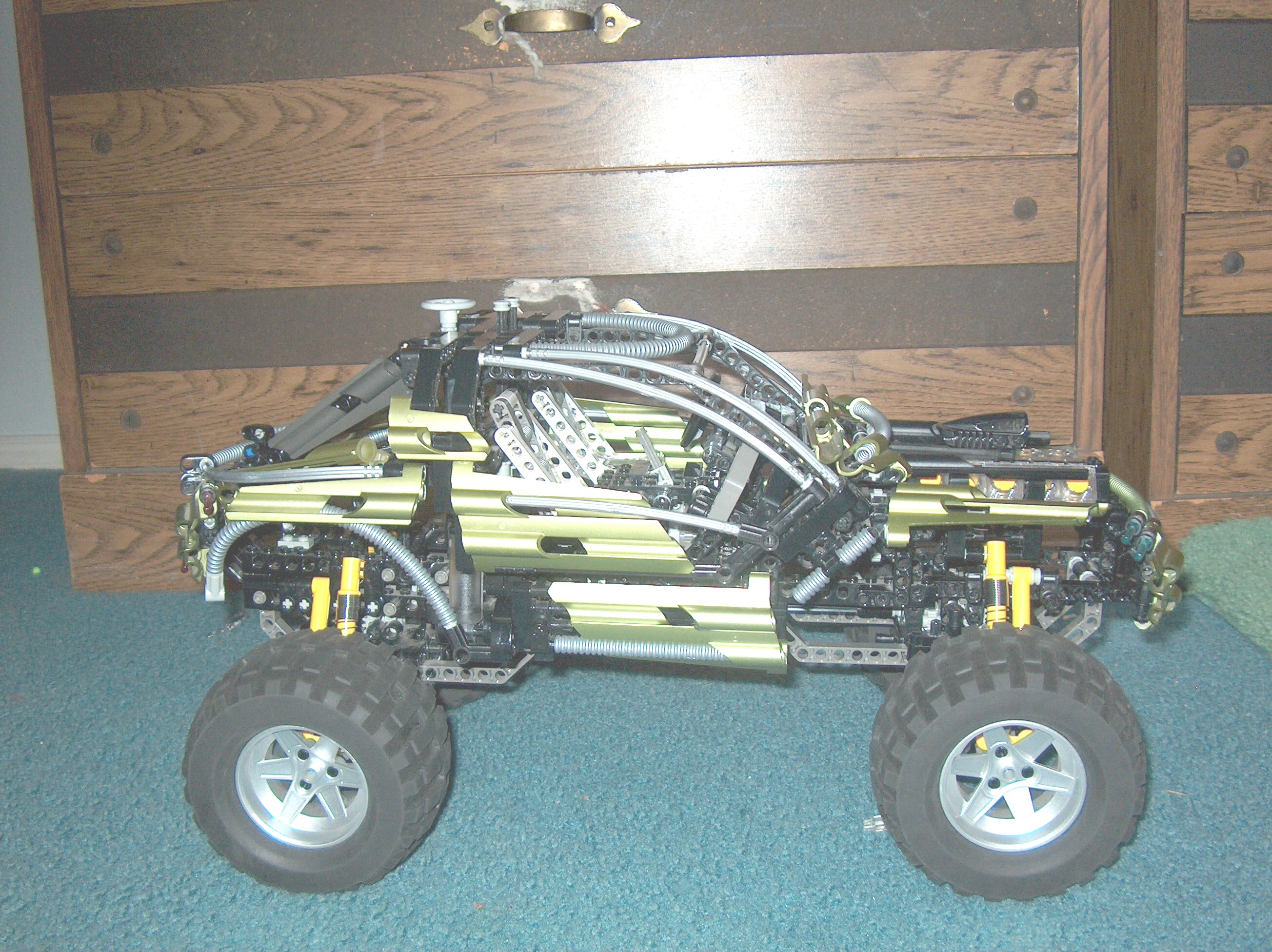 lego_4x4_of_roader_003.jpg