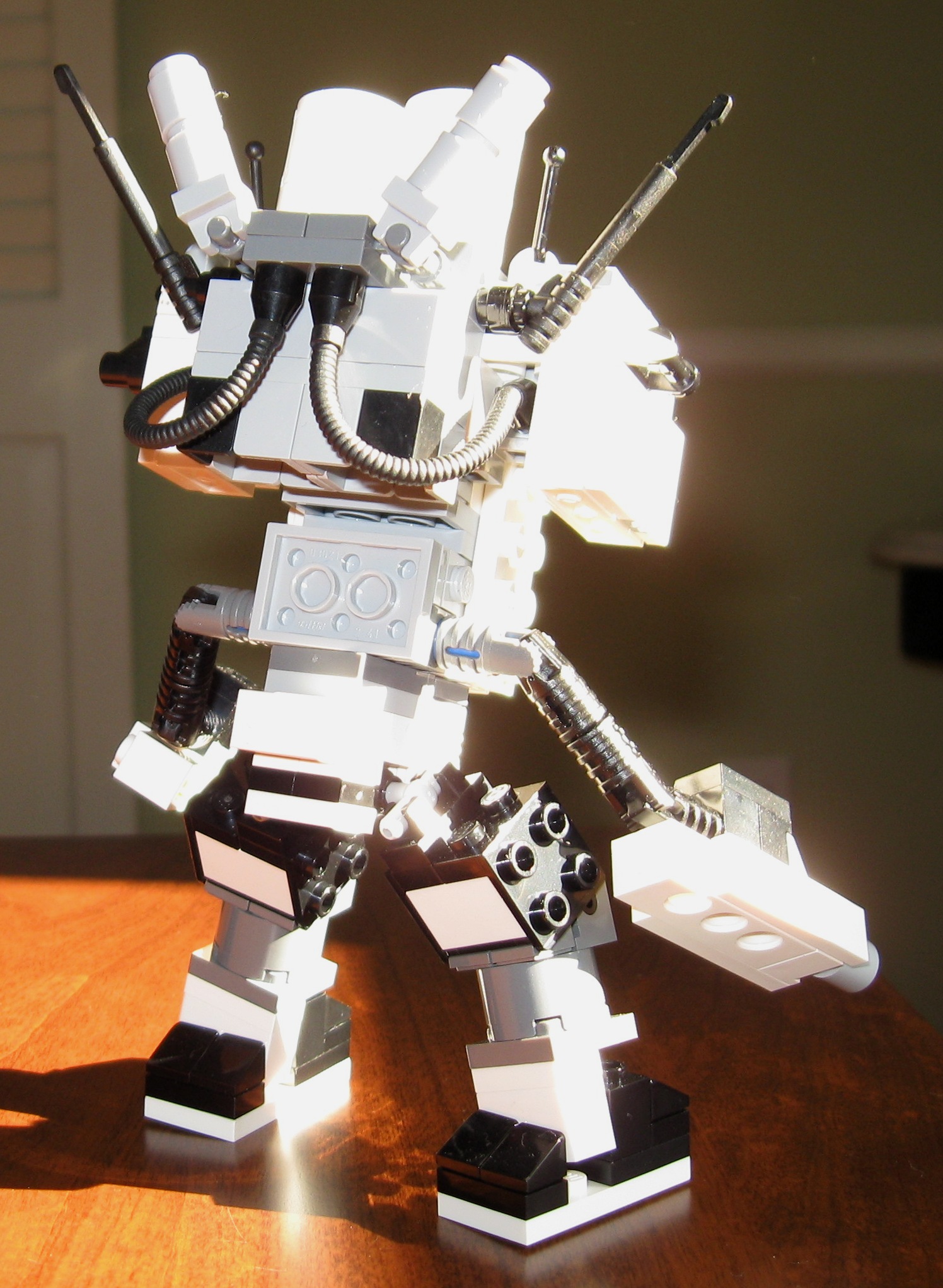 d9exosuit_rear2.jpg