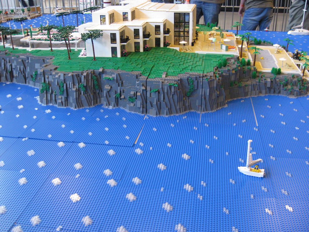 2011legoworld_beachhouse.jpg