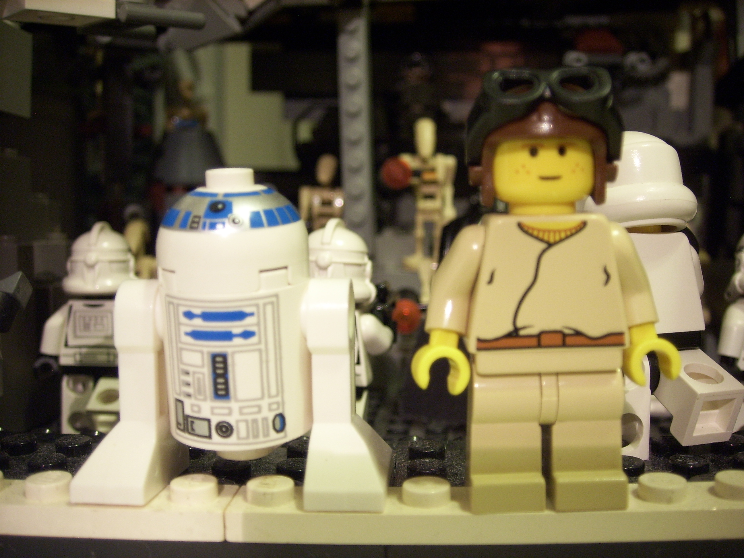 r2-d2_and_anakin.jpg