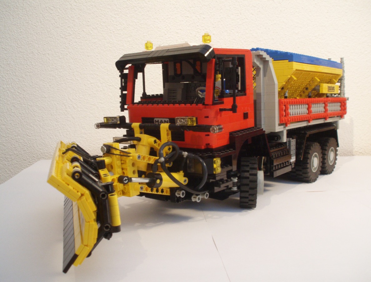 man_snowplow_002k.jpg