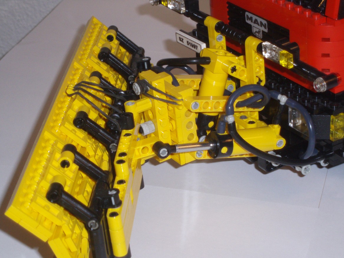 man_snowplow_005k.jpg