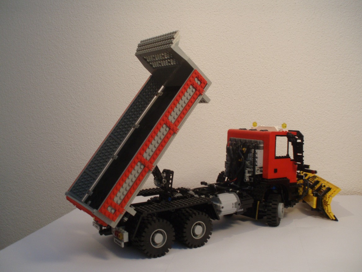 man_snowplow_014k.jpg