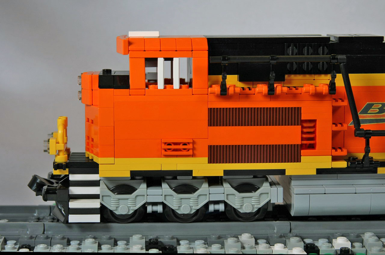 bnsf_sd70ace_ac_cabinet.jpg
