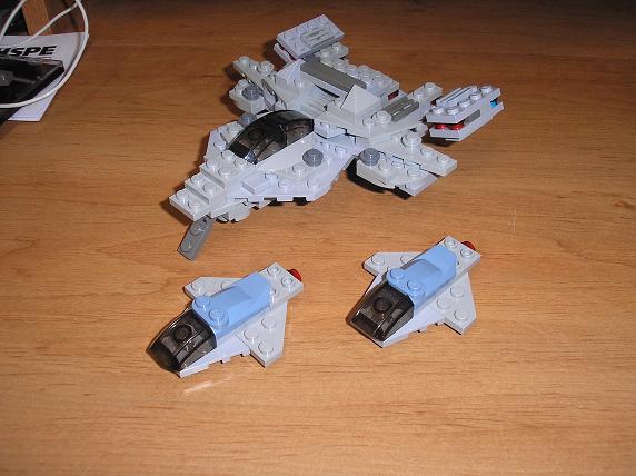 h_warp_cruiser_and_fighters_2.jpg