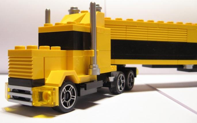 03-8664-with-yellow-semitrailer.jpg