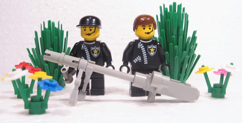 009-antiterrorists-in-bushes-the-team-with-rifle.jpg