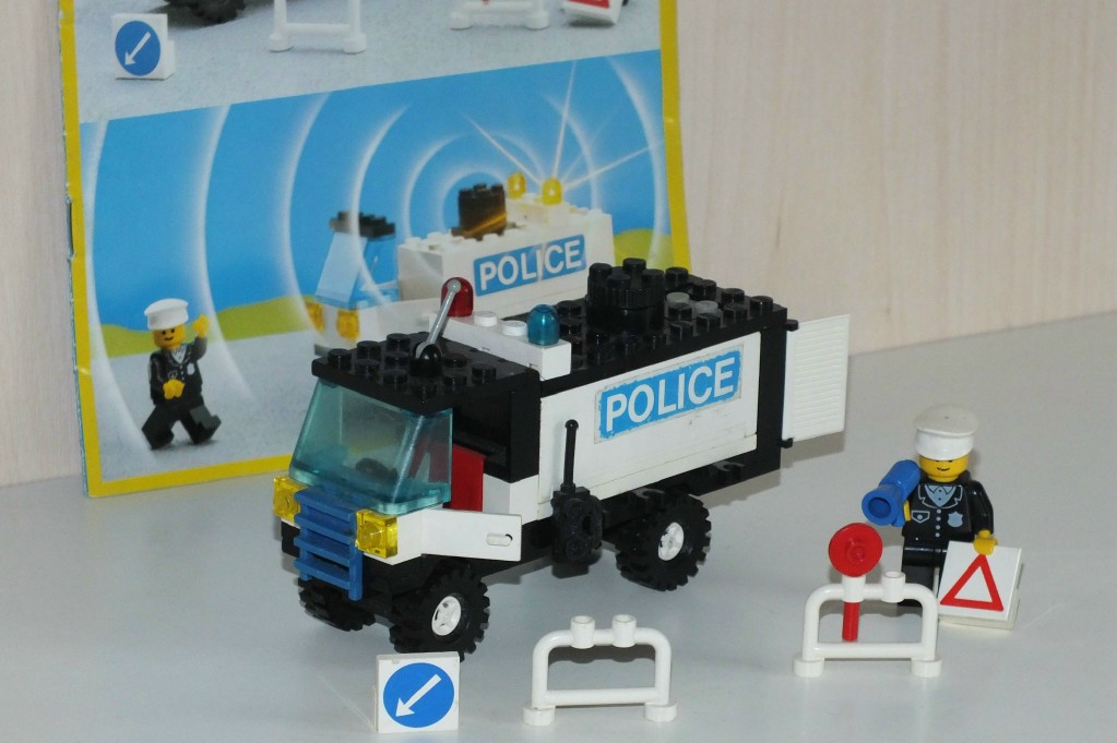 6450_light_and_sound_mobile_police_truck__1985_r..jpg