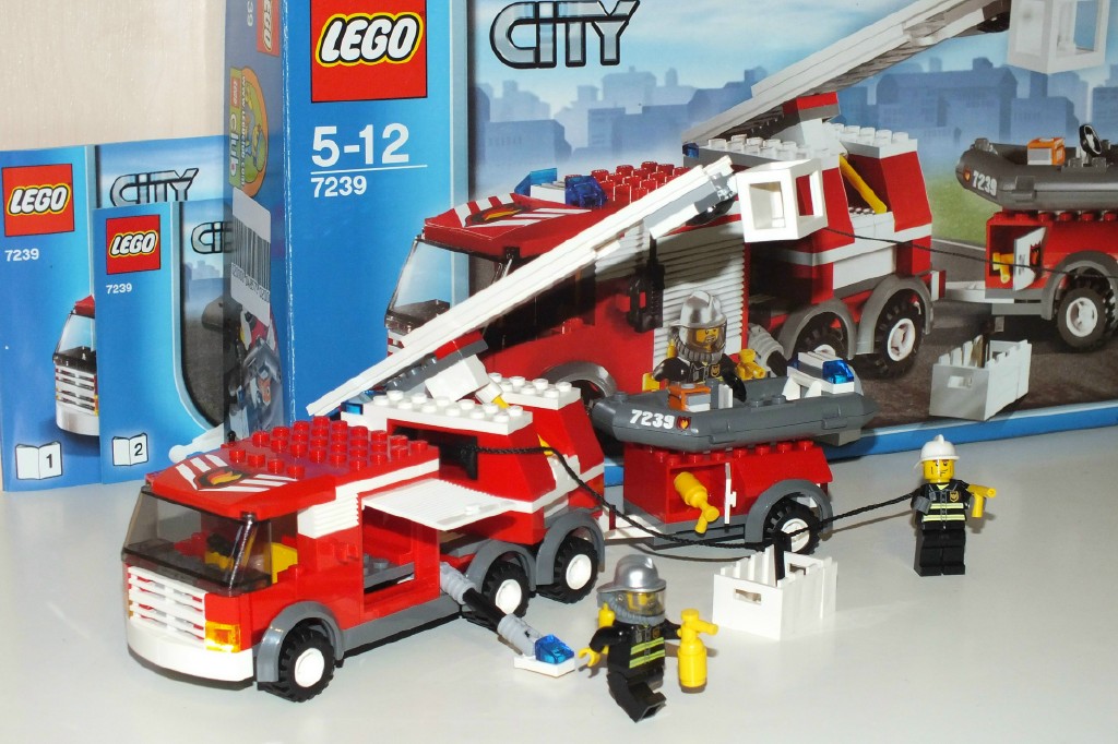 7239_fire_truck_2005_r..jpg