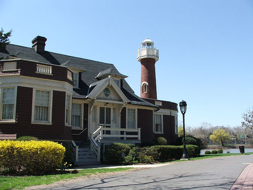 boathouserowlighthouse4.jpg