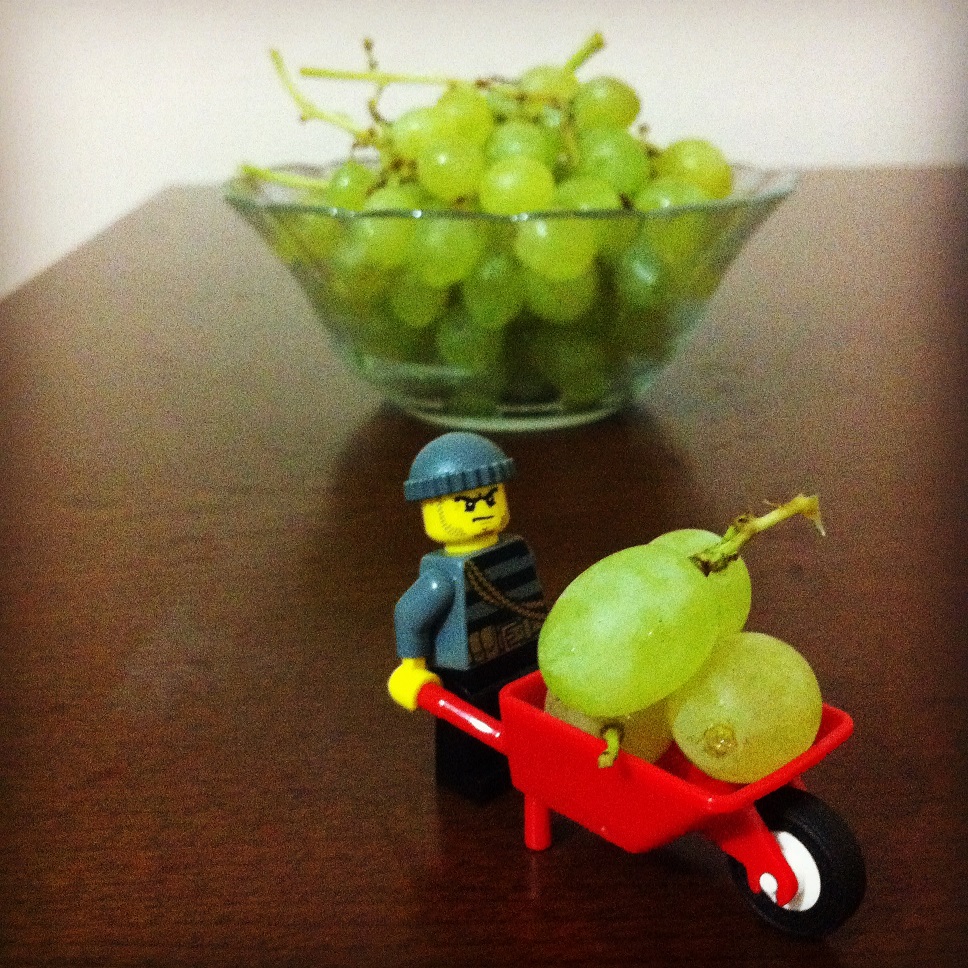 01_grapes.jpg