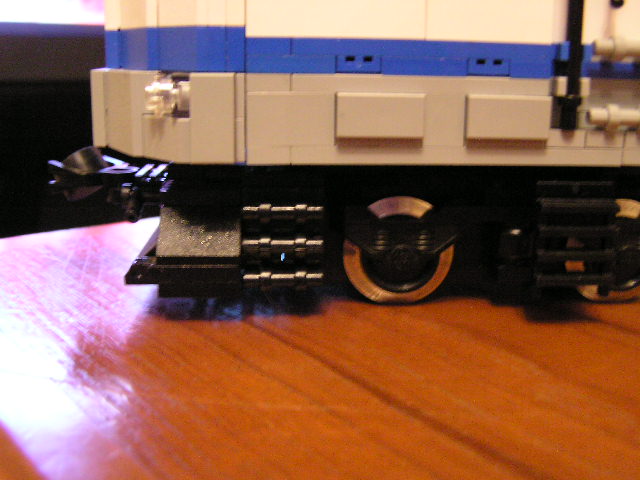 017trainengine-undercarriage.jpg