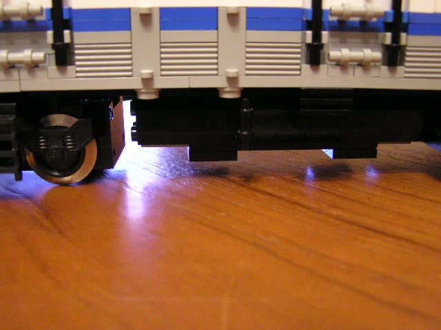 018trainengine-undercarriage.jpg