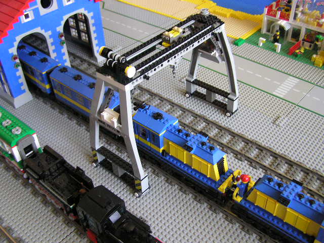 08rosco-trainyard-crane.jpg
