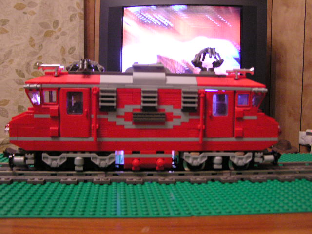 004redengineside.jpg