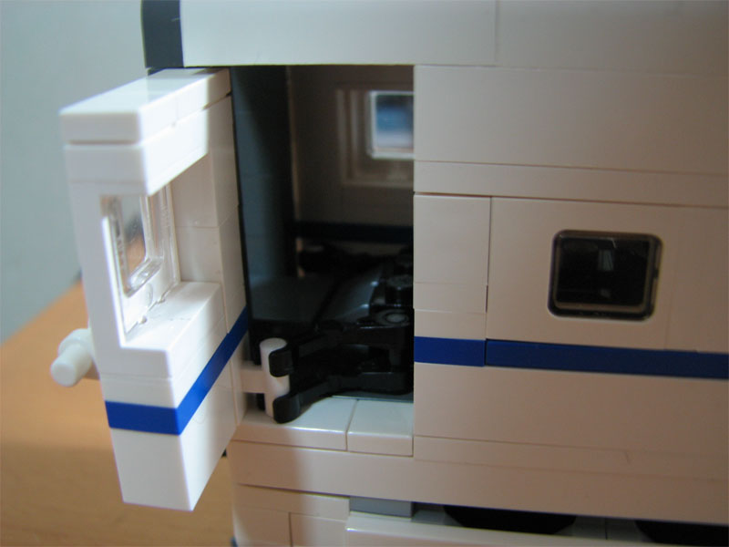 crh2_door_04.jpg