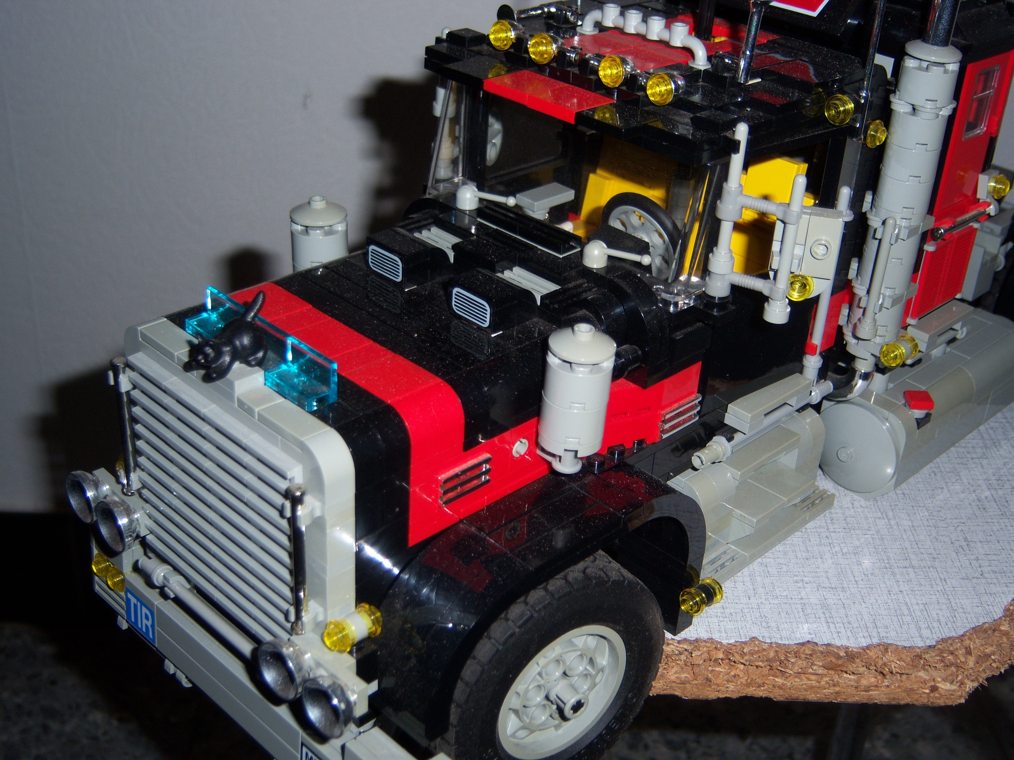 lego_trucks_black_cat_006.jpg