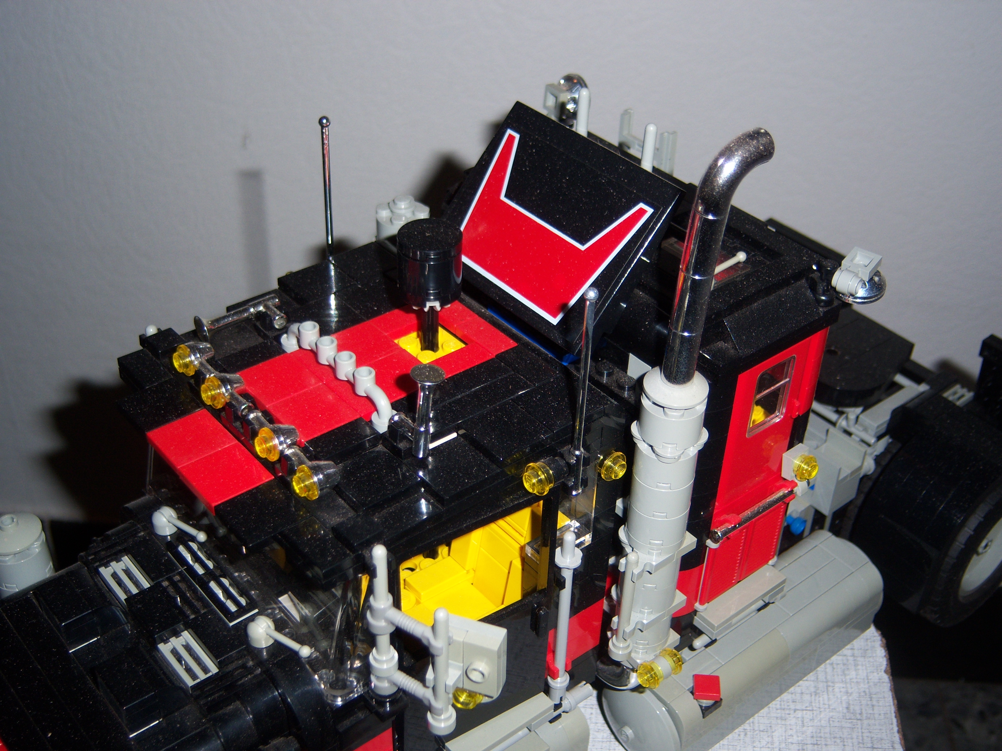 lego_trucks_black_cat_007.jpg