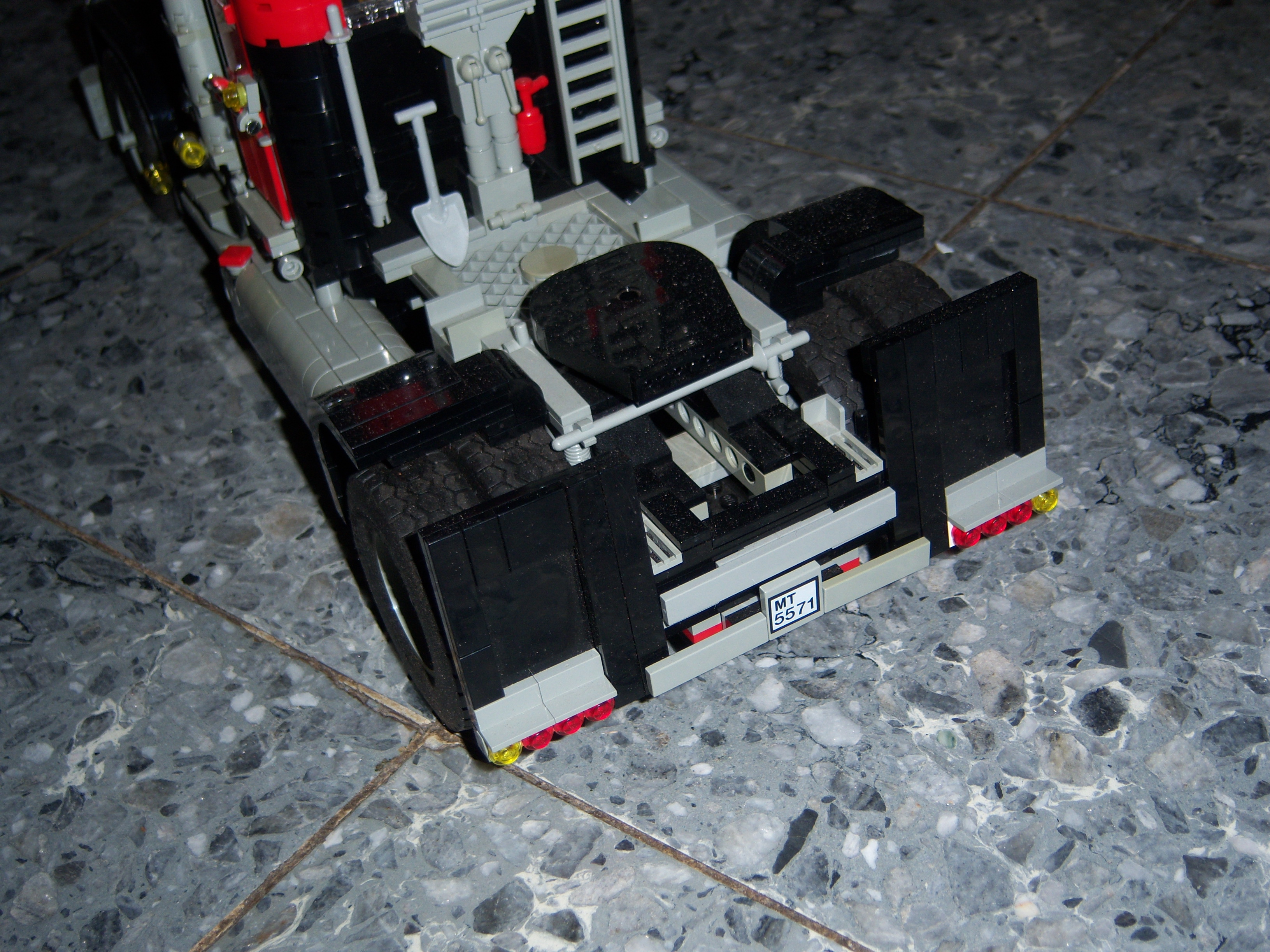 lego_trucks_black_cat_016.jpg