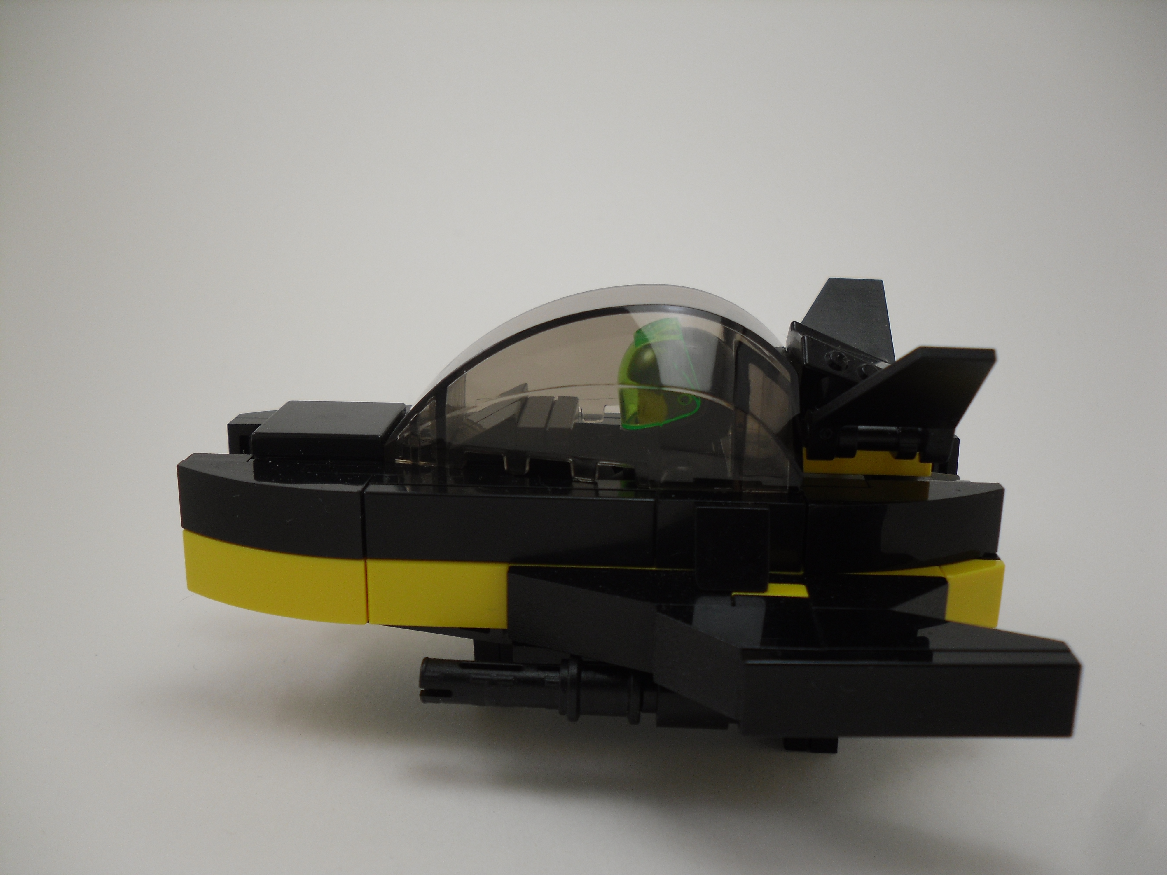 blacktron_snub_fighter_02.jpg