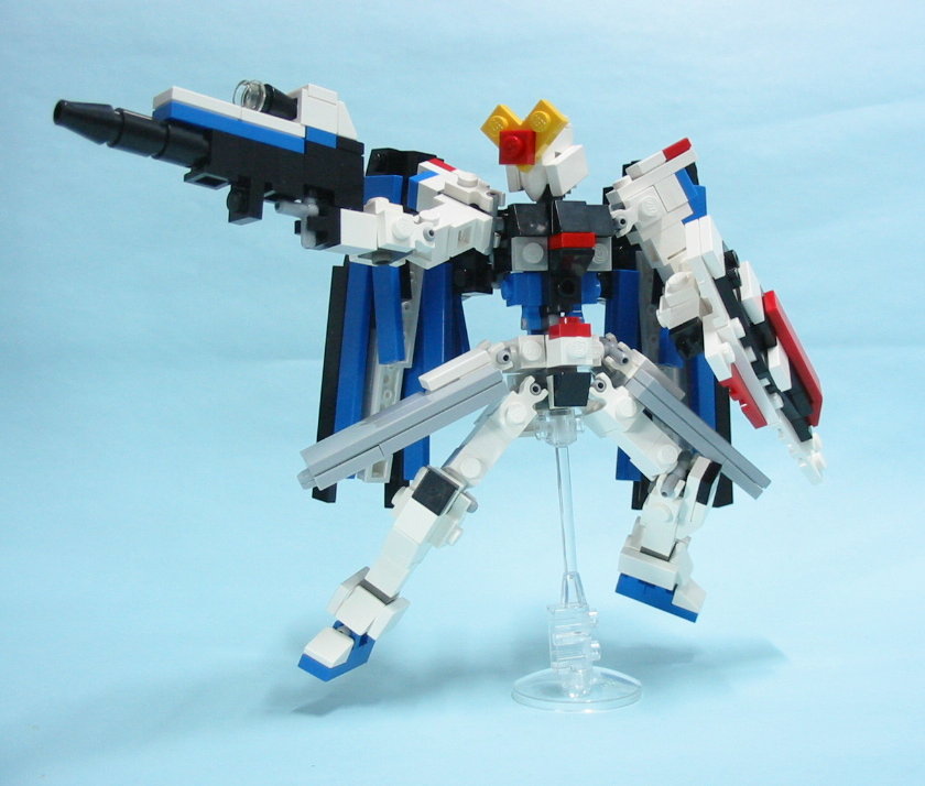 freedom-gundam-02.jpg