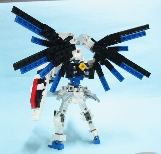 freedom-gundam-11.jpg
