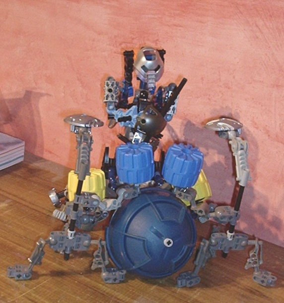 pollyerrgatordrumming.jpg