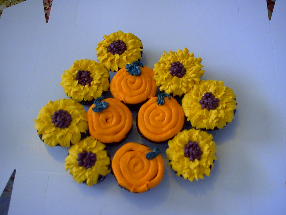 pumkin_sunflower_cupcakes.jpg