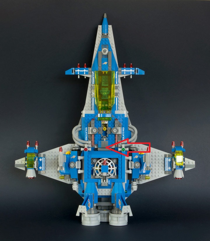 newelementary_legobennyspaceship_topview_70816.jpg