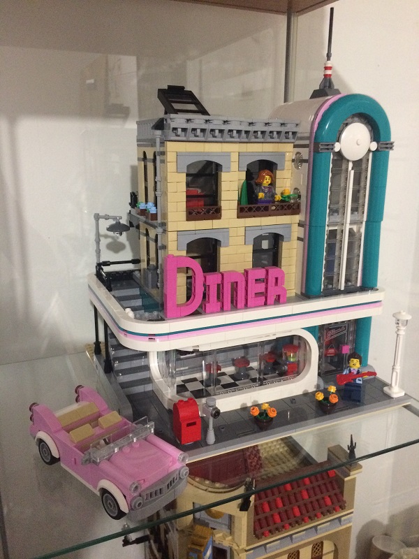 lego_10260.jpg
