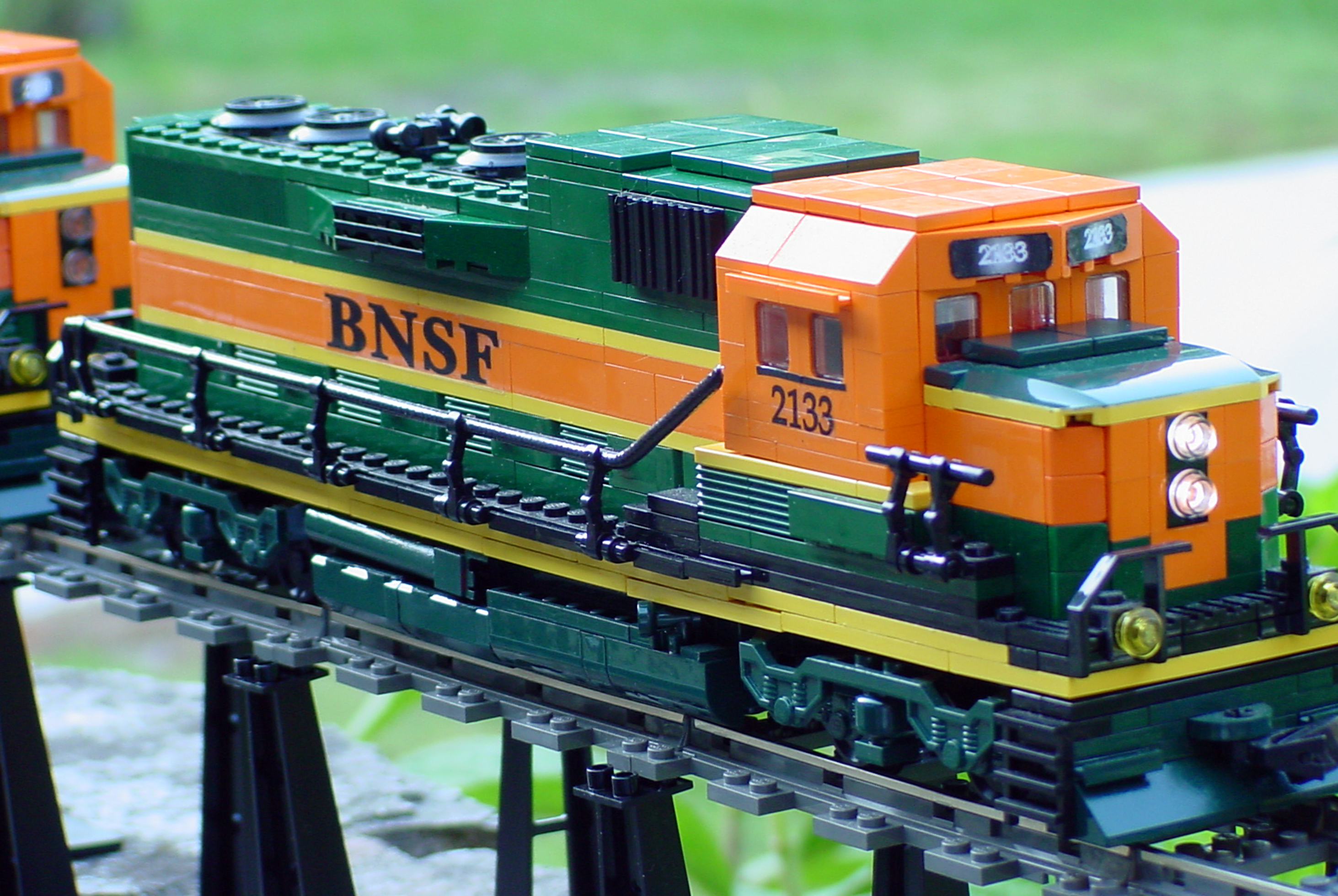 bnsf_engineer_side_front_111.jpg