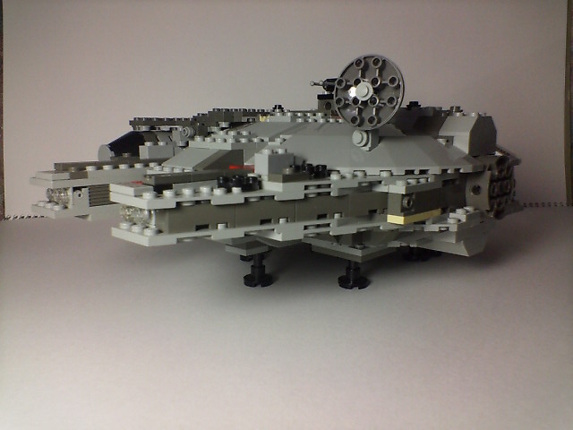 sd_millennium_falcon_010.jpg