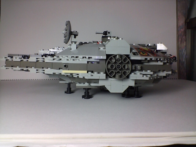 sd_millennium_falcon_011.jpg